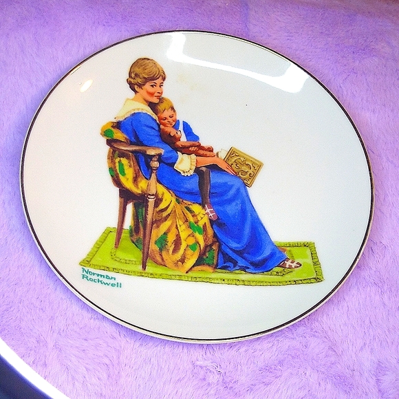 Norman Rockwell Plate Bedtime Decor Gold Trim Mom Cuddles her Child.. 6" Round - Picture 1 of 6